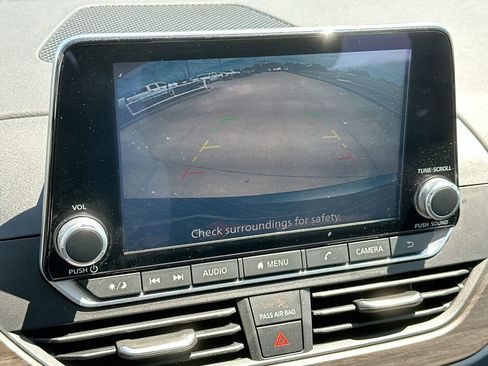 Used 2025 Nissan Altima 2.5 SV FWD image 17