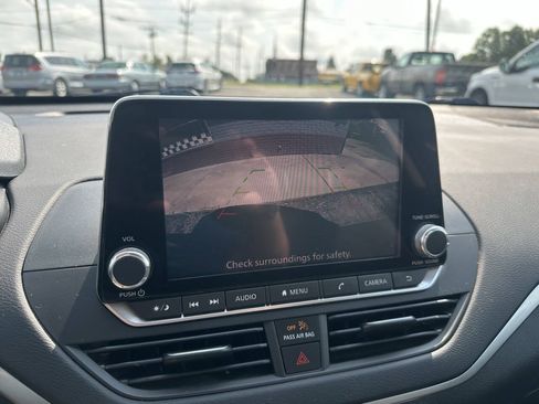 Used 2019 Nissan Altima 2.5 S FWD image 11