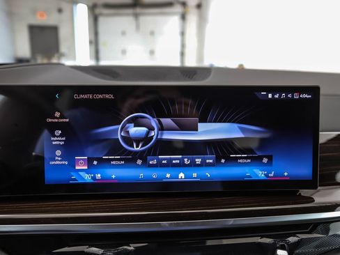 New 2026 BMW X5 xDrive40i w/ Premium Package AWD/4WD image 18