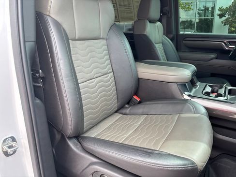 Used 2024 Chevrolet Silverado 2500 ZR2 w/ Technology Package AWD/4WD image 53