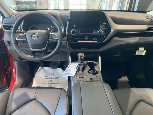 New 2026 Toyota Highlander XLE image 20