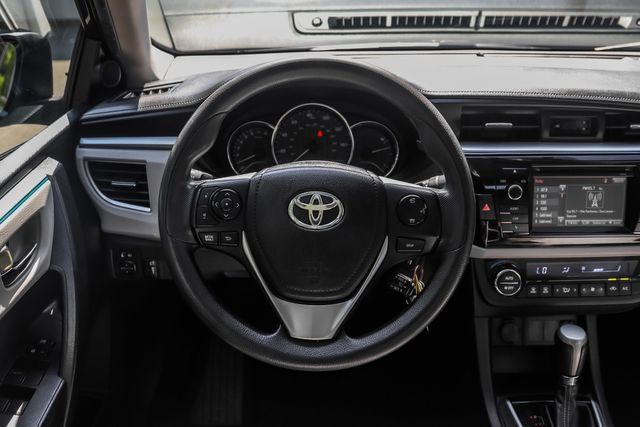 Used 2015 Toyota Corolla LE FWD image 27
