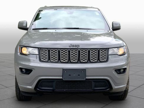 Used 2019 Jeep Grand Cherokee Altitude AWD/4WD image 4