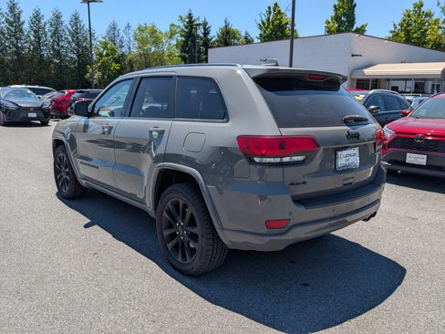 Used 2020 Jeep Grand Cherokee Altitude AWD/4WD image 5