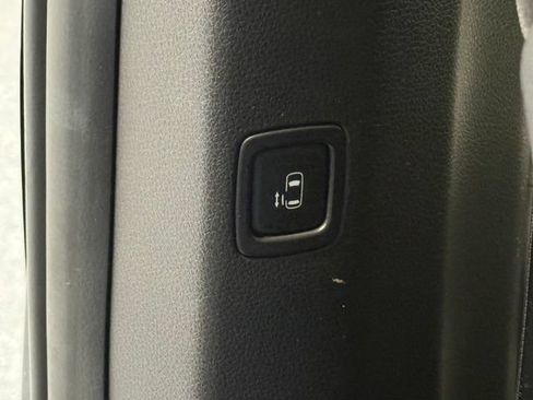 Used 2023 Kia Carnival LX FWD image 31
