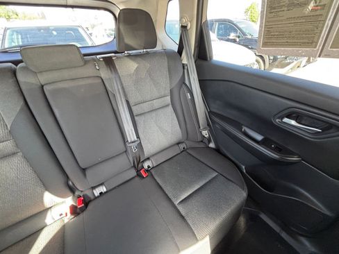 Used 2025 Nissan Rogue SV image 39