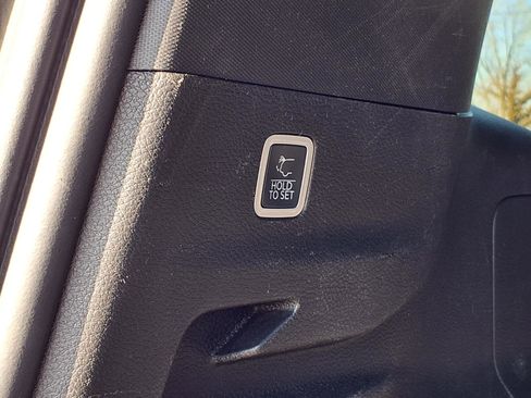 Certified 2024 Jeep Wagoneer L Series III w/ Flexible Seating Group image 23