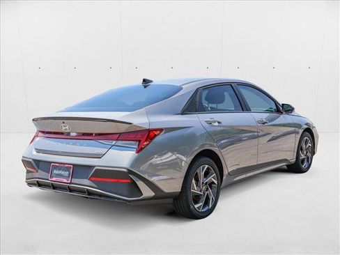 New 2025 Hyundai Elantra SEL image 5