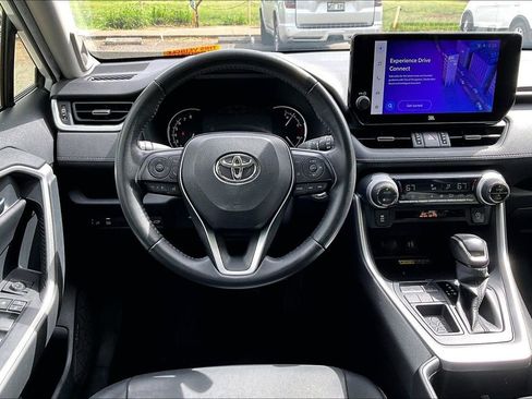 Used 2023 Toyota RAV4 XLE Premium image 5