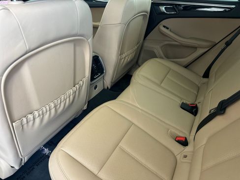 Used 2026 Porsche Macan AWD/4WD image 13