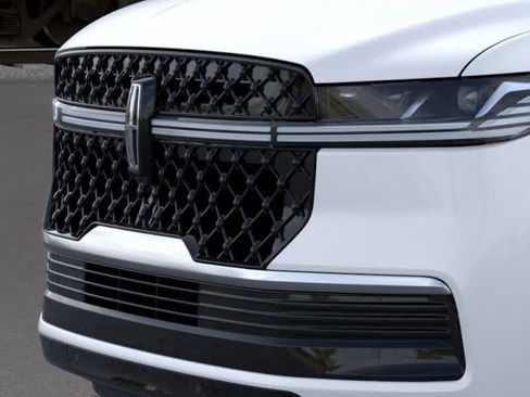 New 2026 Lincoln Navigator Reserve w/ Jet Appearance Package image 18