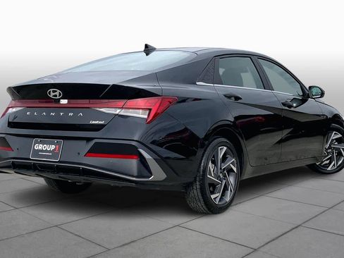 Used 2024 Hyundai Elantra Limited image 13