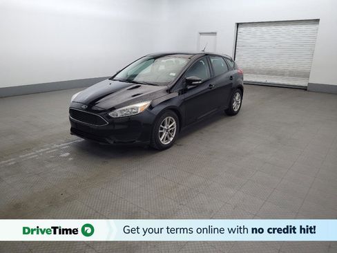Used 2018 Ford Focus SE w/ Cold Weather Package FWD image 1