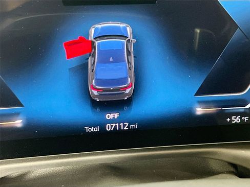 Used 2025 BMW 330i xDrive Sedan w/ Convenience Package image 9