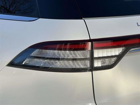 Used 2023 Lincoln Aviator Reserve w/ Equipment Group 201A image 9