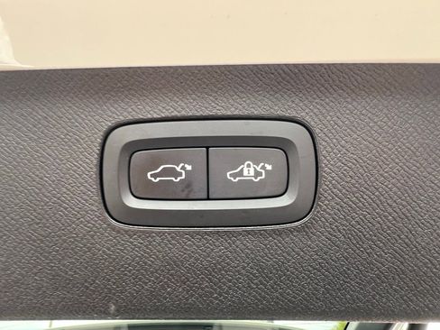 Used 2022 Volvo XC90 T5 Momentum image 22