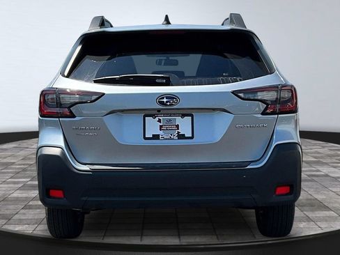 Used 2024 Subaru Outback Premium AWD/4WD image 5