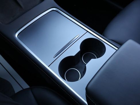 Used 2023 Tesla Model Y Long Range image 31