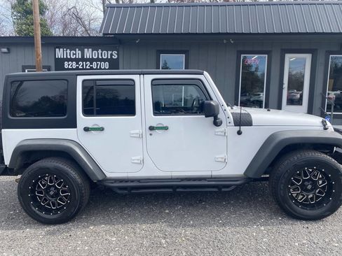 Used 2012 Jeep Wrangler Unlimited Sport image 3