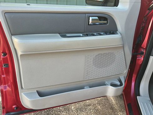 Used 2008 Ford Expedition XLT image 2