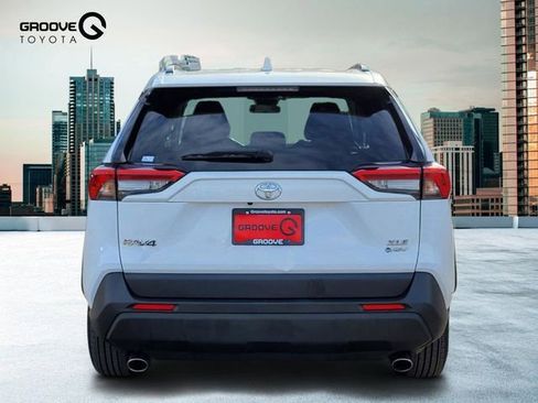 Used 2025 Toyota RAV4 XLE image 5
