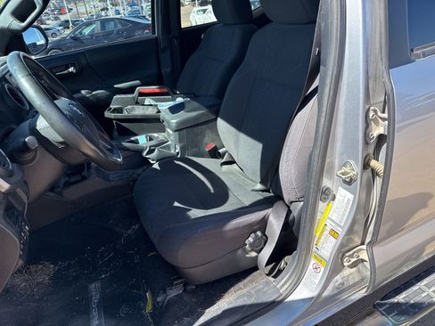 Used 2017 Toyota Tacoma TRD Sport w/ Tow Package image 13