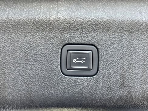 Used 2023 Buick Enclave Essence image 25