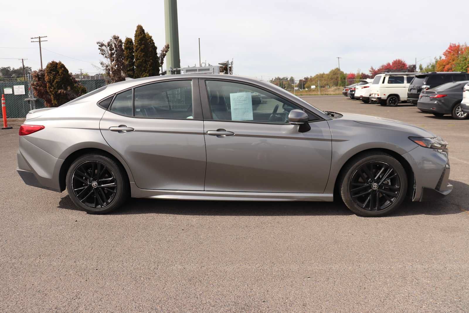 Used 2025 Toyota Camry SE FWD image 4