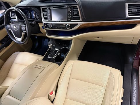 Used 2019 Toyota Highlander Limited Platinum AWD/4WD image 2