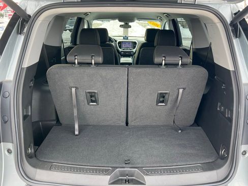 Used 2023 GMC Acadia SLE w/ Driver Convenience Package image 23