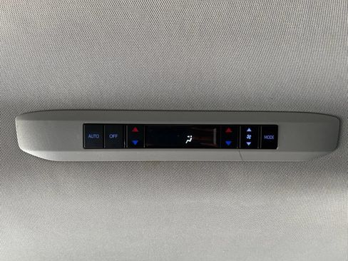 Used 2021 Toyota Sienna FWD image 39