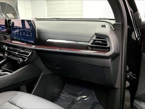 Used 2025 Chevrolet Traverse Z71 AWD/4WD image 20
