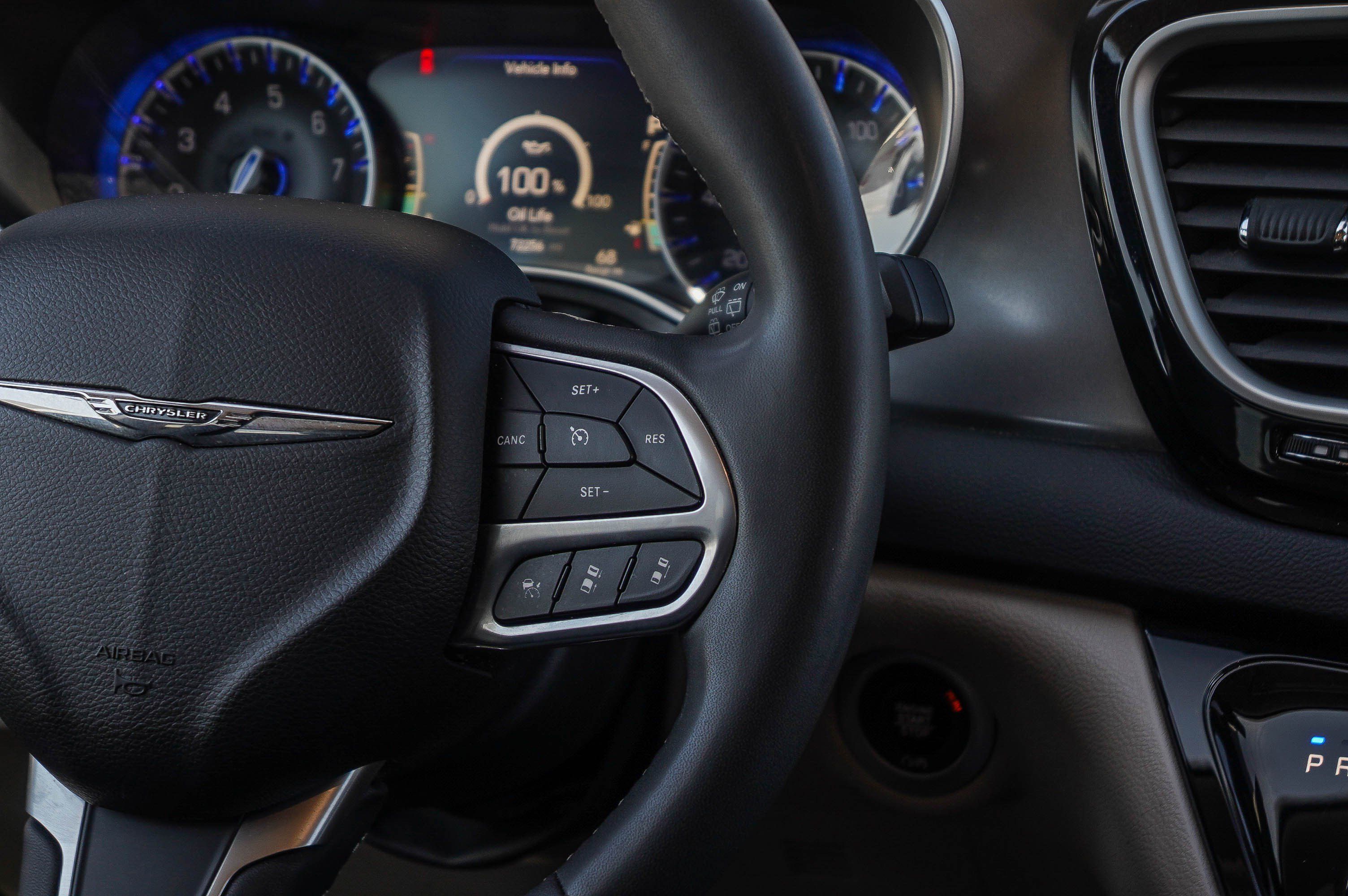 Used 2023 Chrysler Pacifica Touring-L FWD image 18