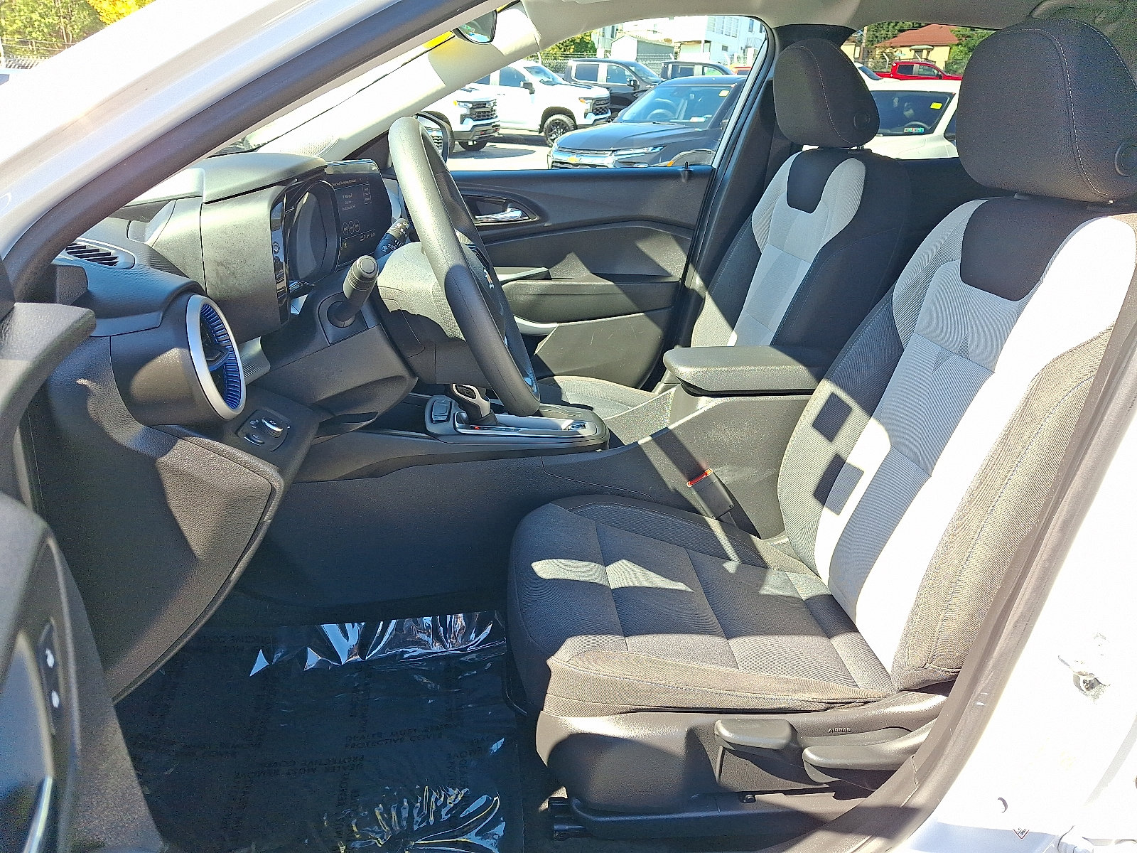 Used 2025 Chevrolet Trax LS FWD image 15