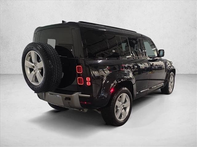 Used 2024 Land Rover Defender 110 X-Dynamic SE AWD/4WD image 5