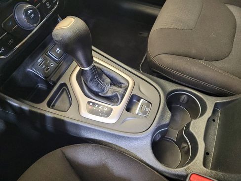 Used 2017 Jeep Cherokee Latitude FWD image 26