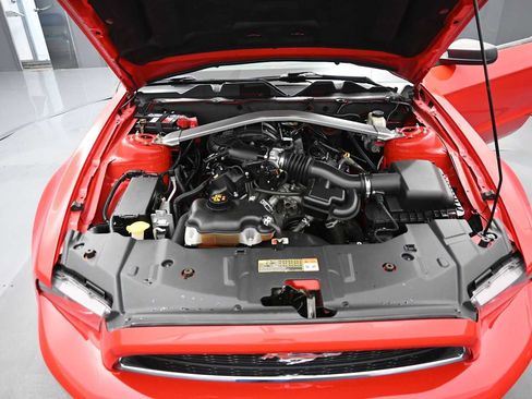 Used 2014 Ford Mustang Convertible w/ Equipment Group 102A RWD image 22
