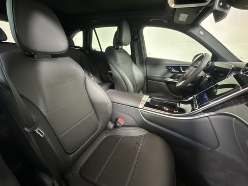 Used 2026 Mercedes-Benz GLC 300 4MATIC image 23