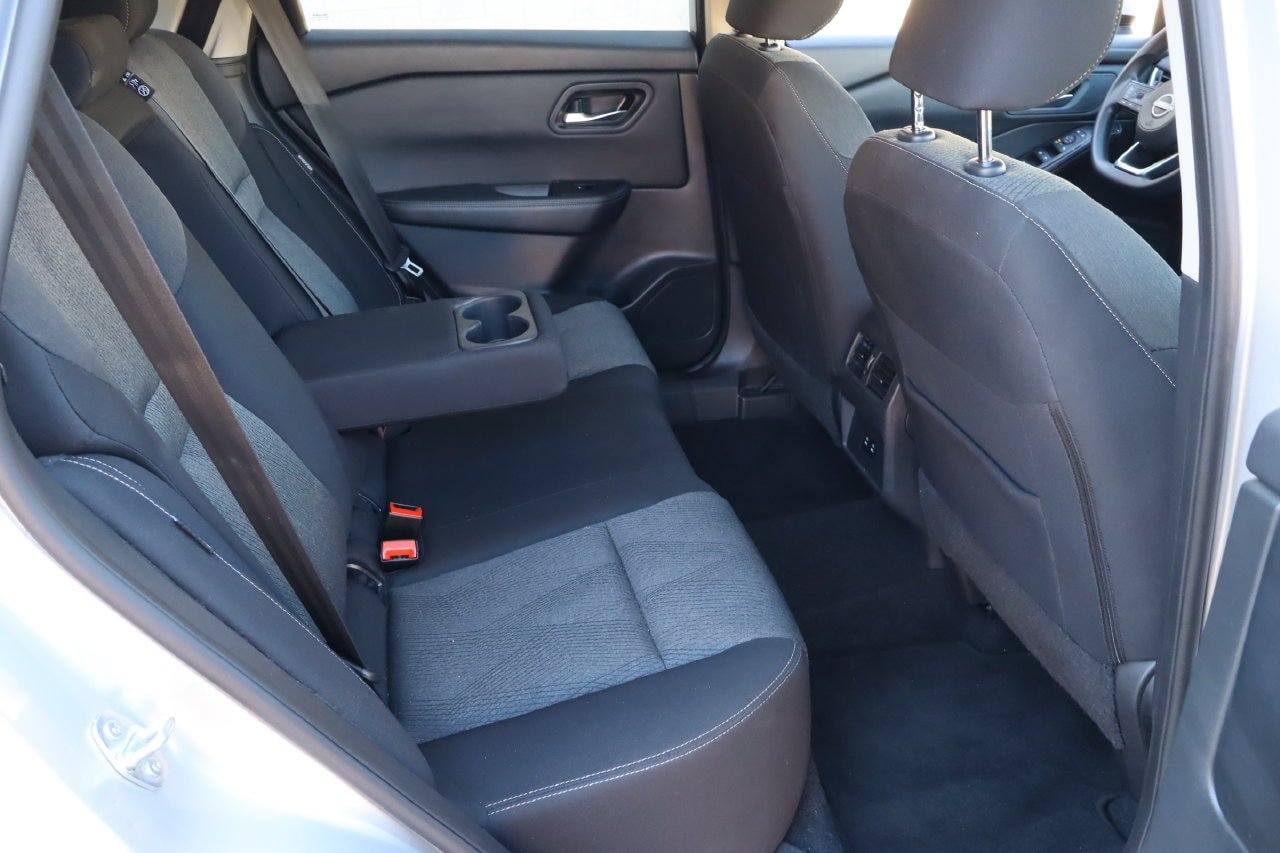 Used 2024 Nissan Rogue SV FWD image 17