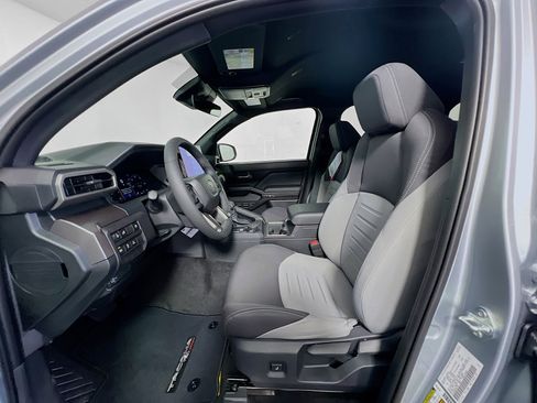 Used 2025 Toyota Tacoma TRD Off-Road image 14