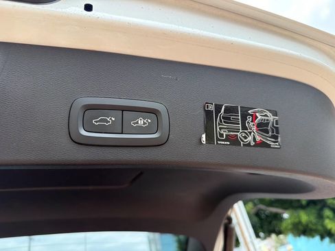 Used 2020 Volvo XC40 T5 R-Design image 26