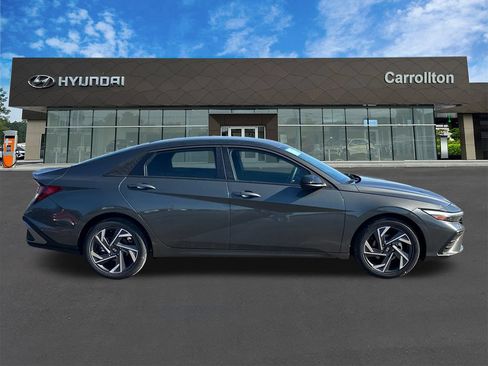 Certified 2025 Hyundai Elantra Sport FWD image 4