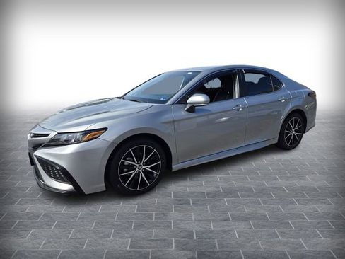 Used 2024 Toyota Camry SE w/ Cold Weather Package AWD/4WD image 3