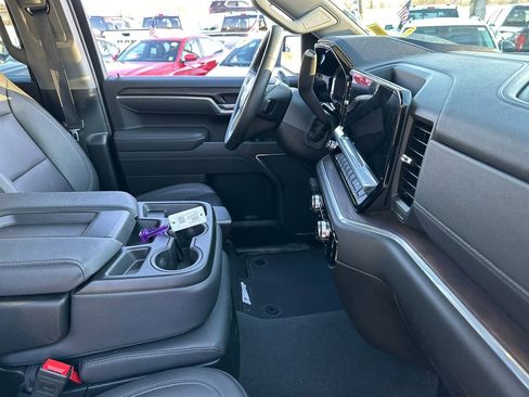 Used 2025 GMC Sierra 1500 SLT image 26