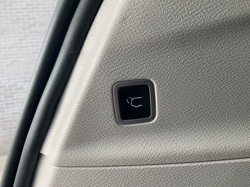 Used 2024 Chrysler Pacifica Touring-L image 53