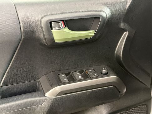 Used 2021 Toyota Tacoma TRD Sport AWD/4WD image 14