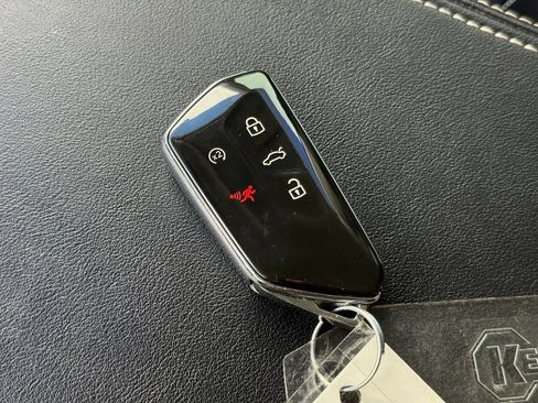 Used 2025 Volkswagen Atlas SE FWD image 41