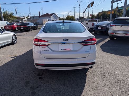 Used 2017 Ford Fusion SE w/ Fusion SE Technology Package image 7