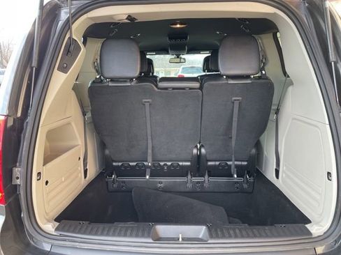 Used 2019 Dodge Grand Caravan SXT image 17