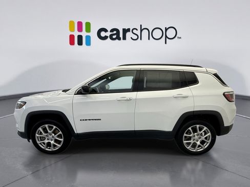 Used 2023 Jeep Compass Latitude w/ Sun and Sound Group AWD/4WD image 2